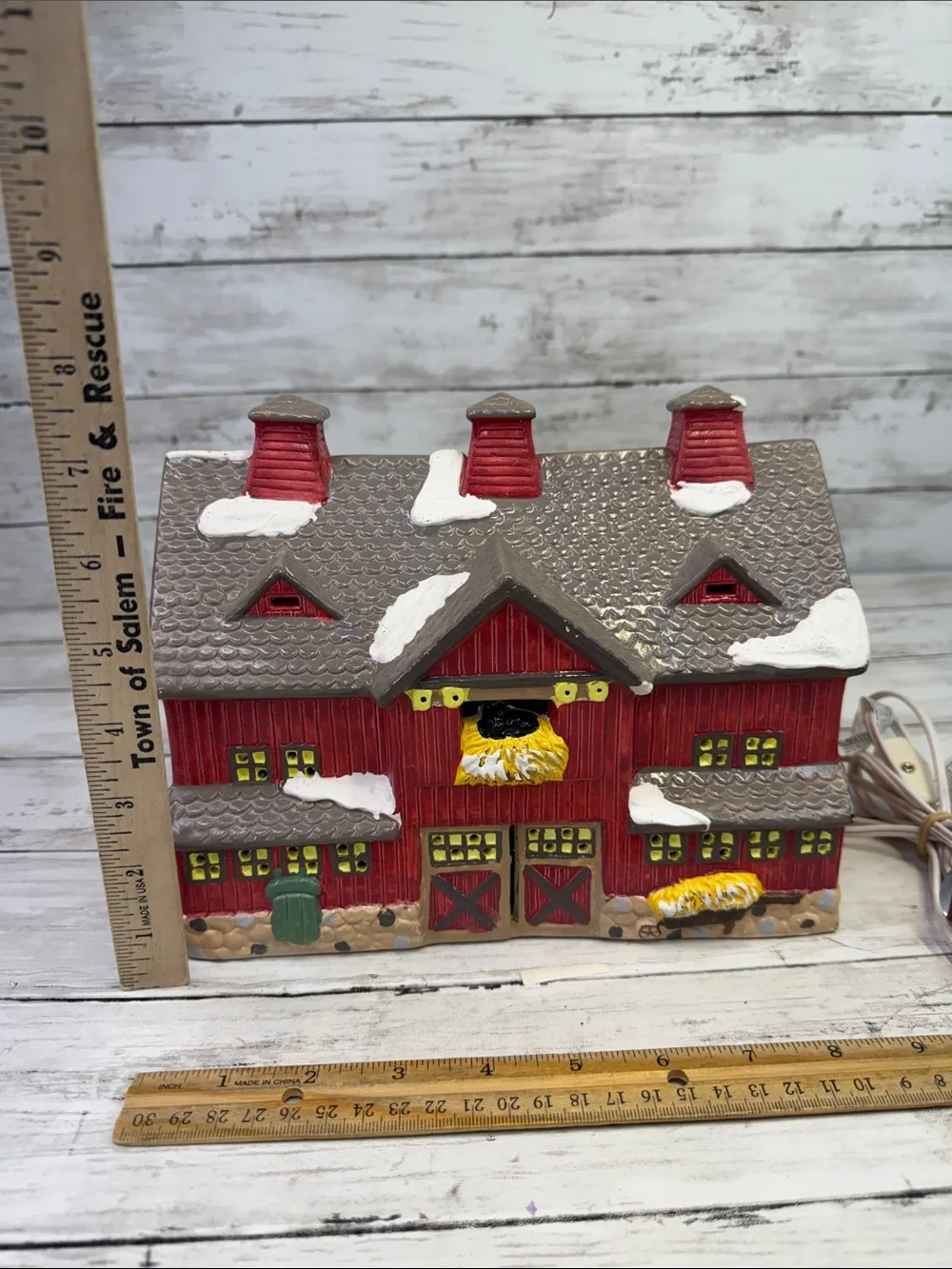 Dept 56 Snow Village 1987 RED BARN #50814 Retired 1988 With Light  No Box
